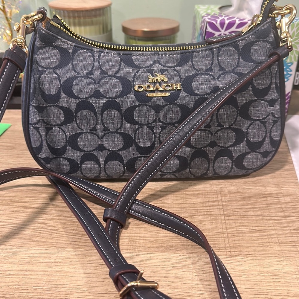 Coach Teri Shoulder Bag In Signature Chambray